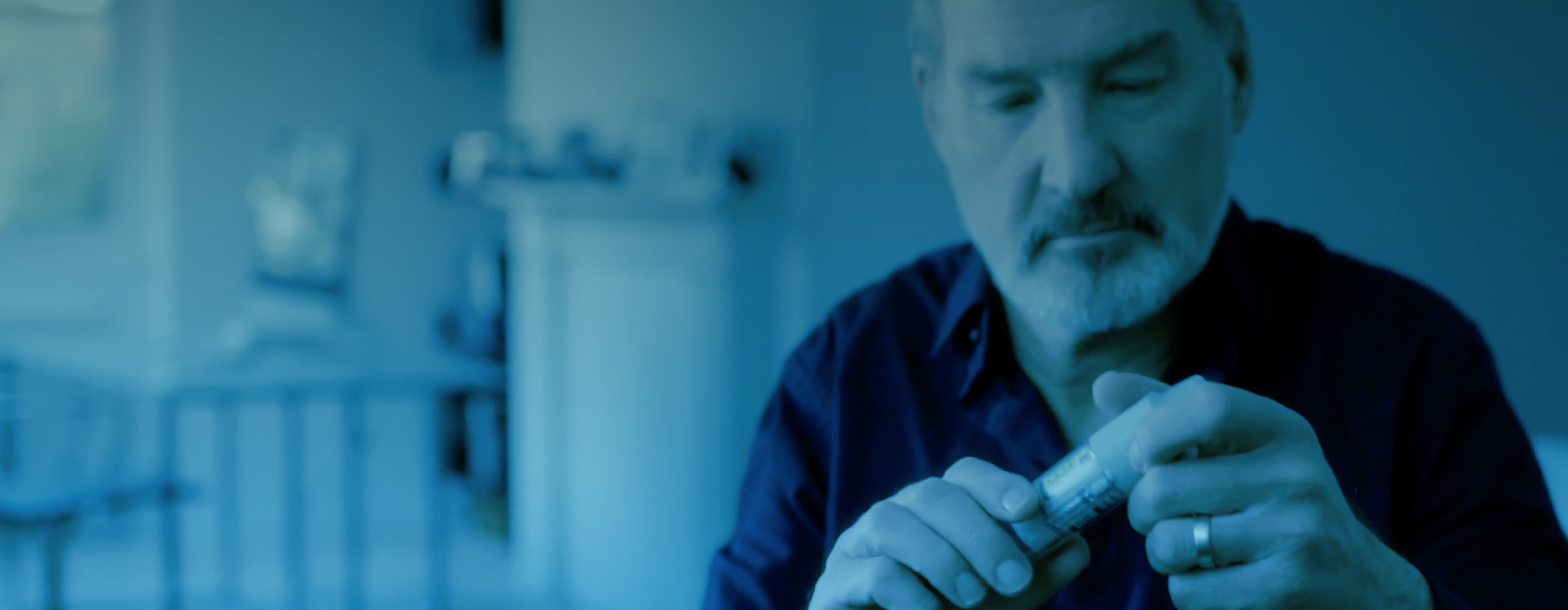  lv_replacing_catridge 